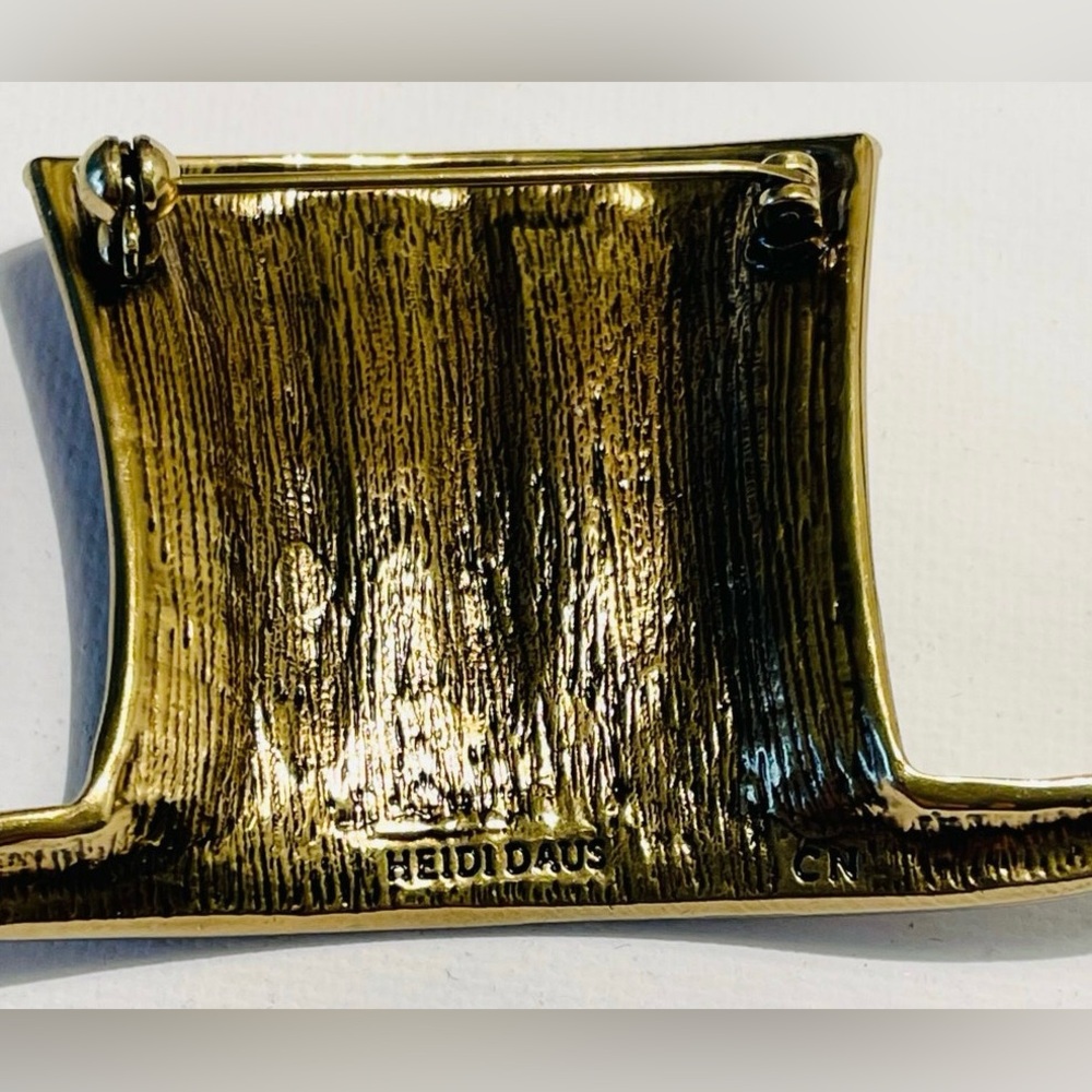 Heidi Daus 🆕 “Hats Off To You” Enamel & Crystals USA 🇺🇸 Patriotic Brooch Pin - Picture 5 of 7